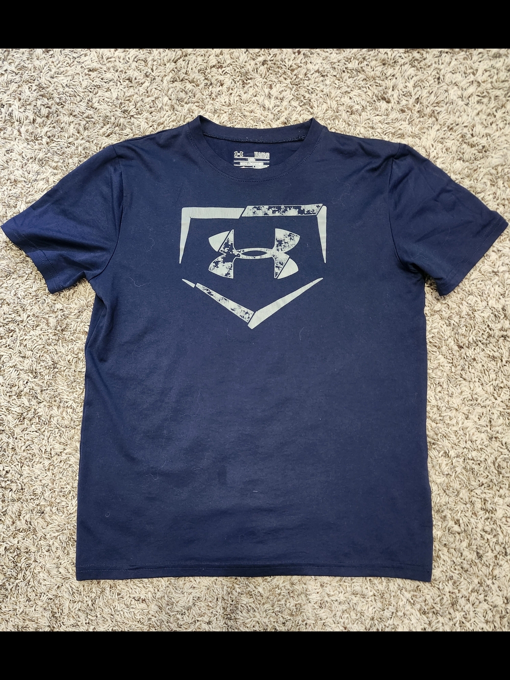 Boys Large Under Armour Navy Short Sleeve Logo Tee with Light Gray Graphic